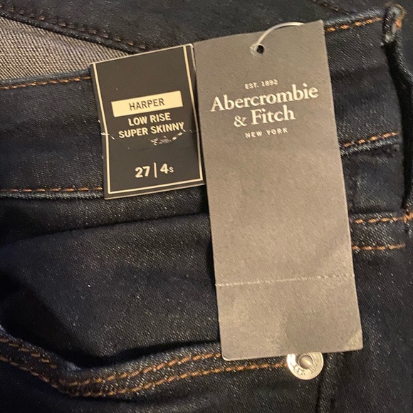 A&F new. SIZE 27 Short (ankle) or sz 4 - Picture 7 of 10